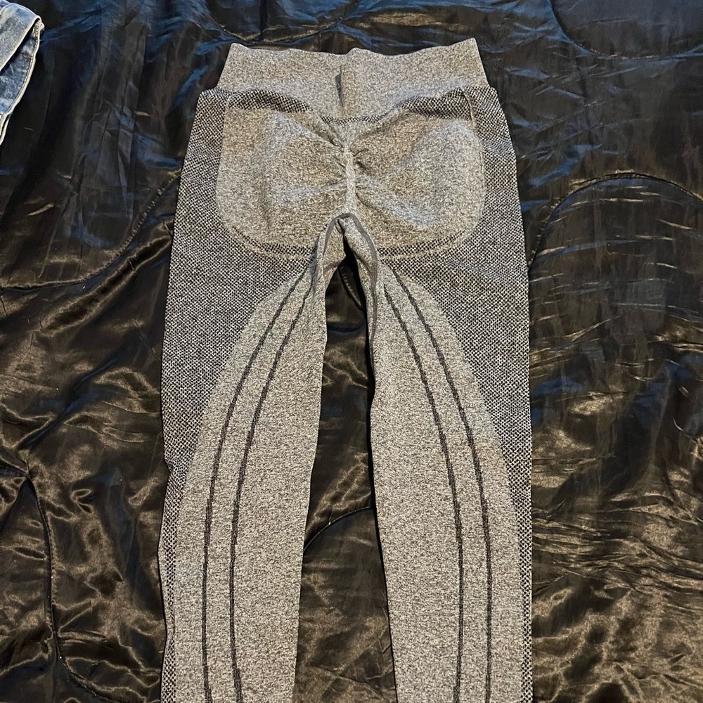 Grey butt scrunch leggings